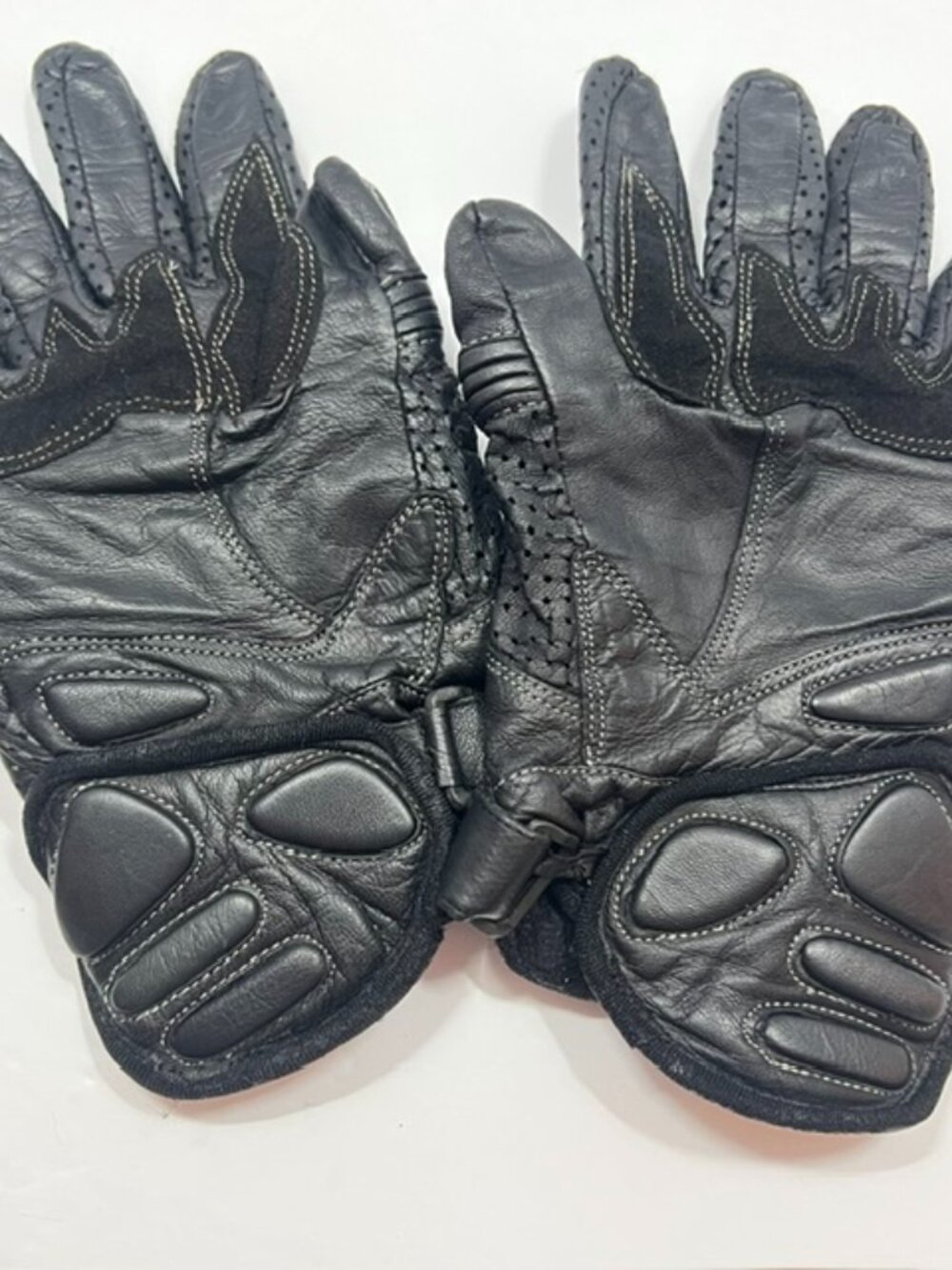 Black vented leather motorcycle gloves with molded composite knuckle armor LRG - Picture 3 of 8